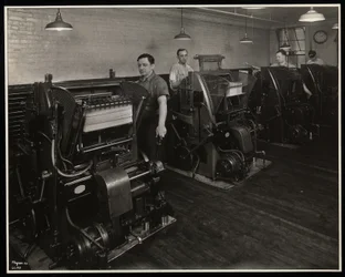 Männer arbeiten an Druckpressen bei Unz und Co., 24 Beaver Street, New York, 1932